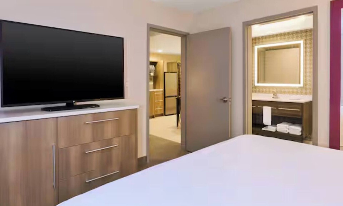 Wilmington Hotel | Historic Charm Meets Modern Comforts! Onsite Parking, Pool, FREE Breakfast!