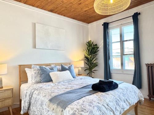 Quartier 5-4 Apartment | Historic Charm & Modern Comfort Sleeps 8