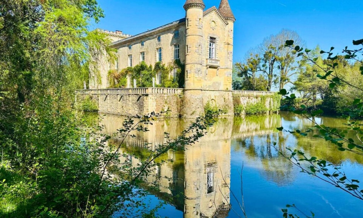 Saint-Sulpice-et-Cameyrac Other | Historic chateau with private pool, ideal for groups & unique stays