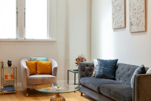 Kapiti Island Apartment | Historic City Charm