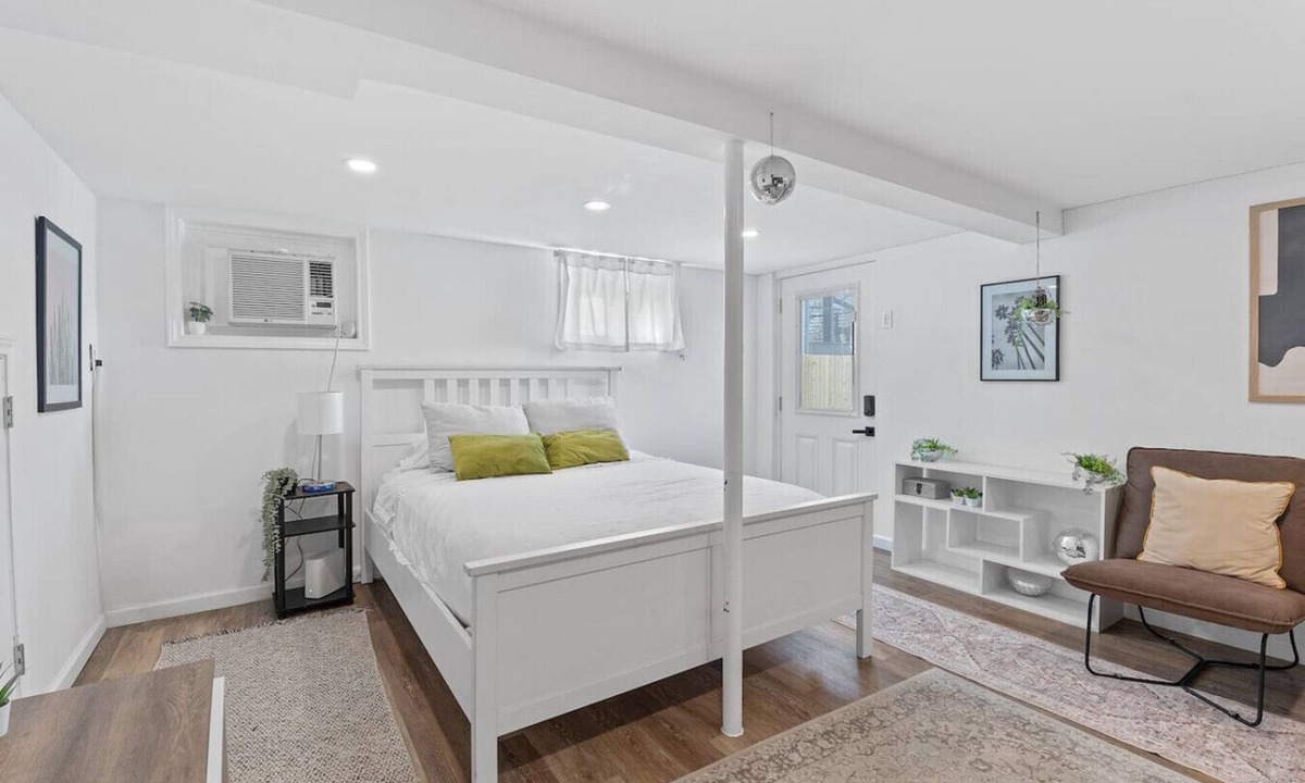 Clarksville Apartment | Historic Clarksville Studio w/Private Backyard