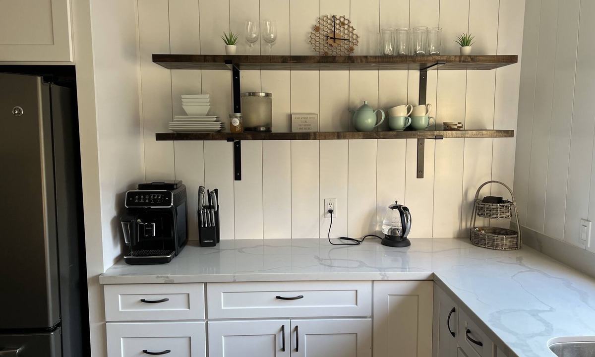 Snohomish Cottage | Historic Cottage with Mountain Views