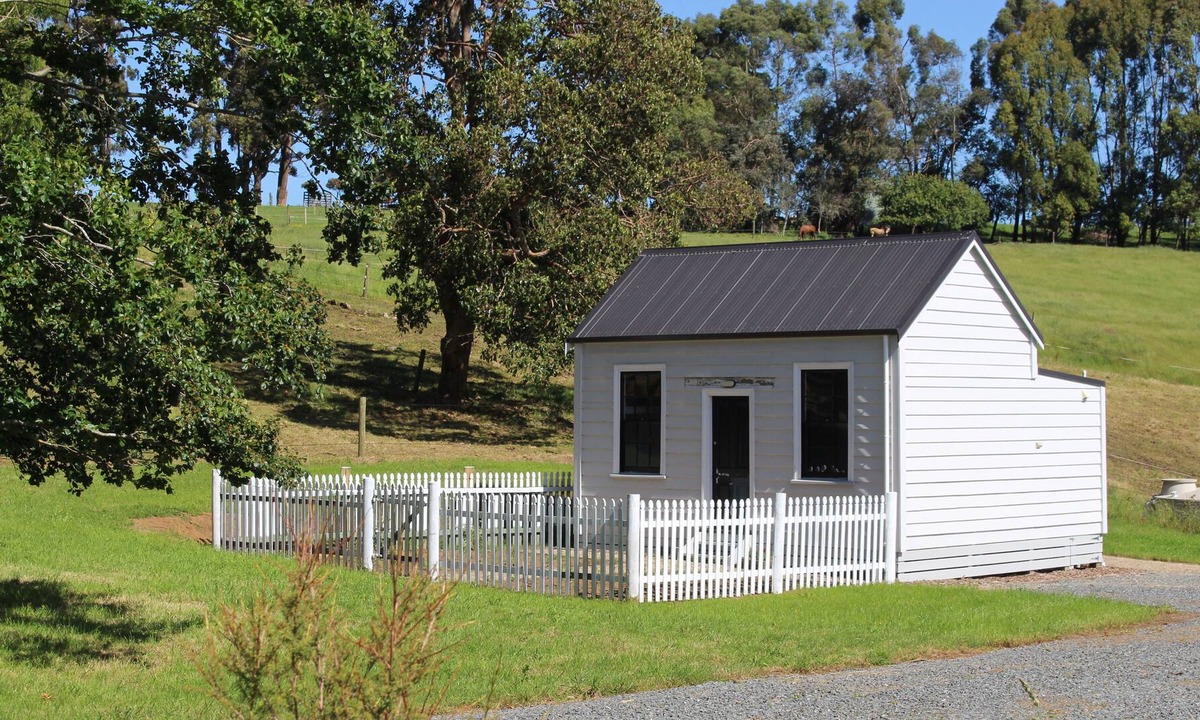 Maungatautari Cabin | Historic Country Cottage