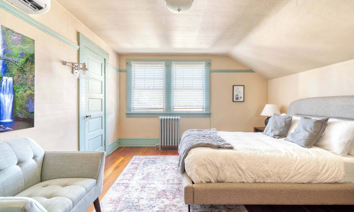 Kerns House | Historic Craftsman | 5BR/2BA | Foodie Row