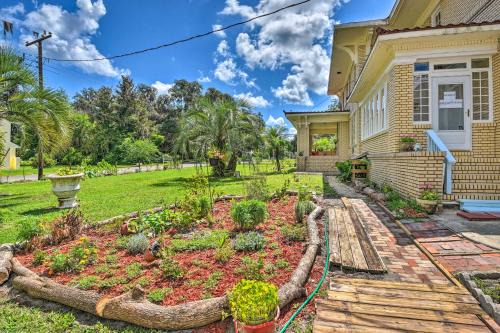 Crescent City Apartment | Historic Crescent City Studio - Lakefront w/Dock!