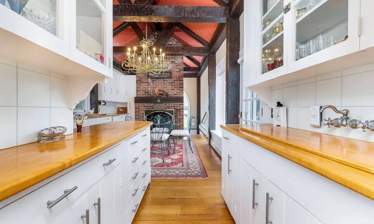 Suffield House | Historic CT country Villa