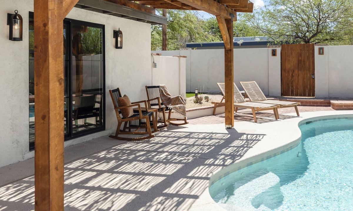 Blenman-Elm House | Historic designer retreat w/pool, hot tub & casita near U of A & dining
