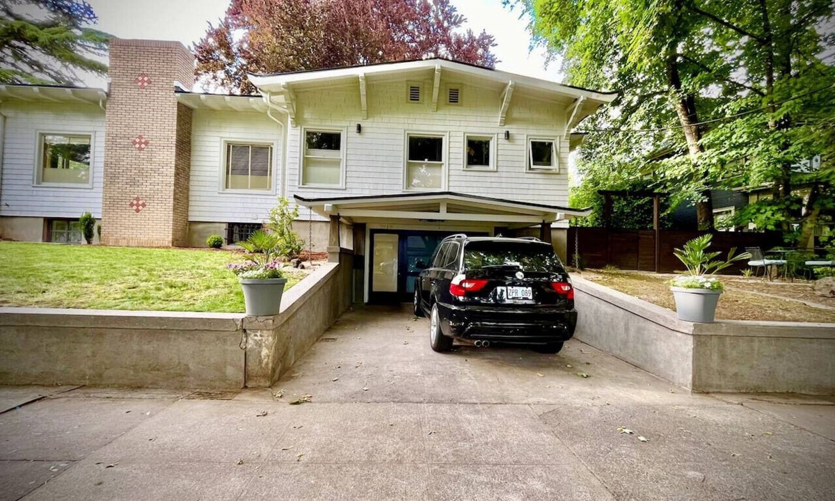 Laurelhurst Apartment | Historic Dougan Suites, Two Bedroom