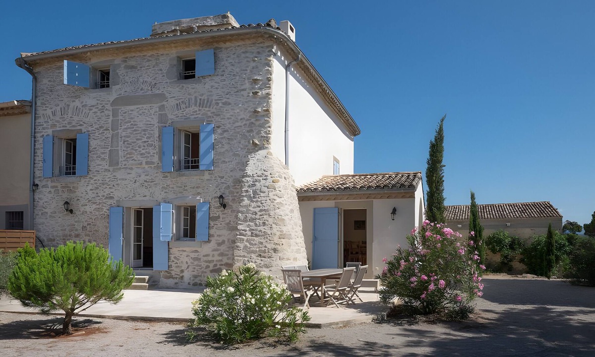 Trebes House | Historic Dovecote with Shared Pools on a Vineyard Estate