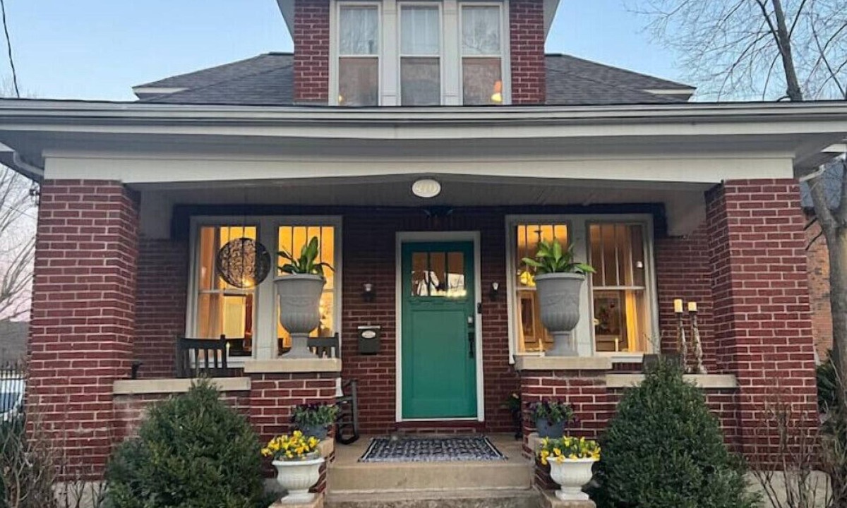 Washington House | Historic Downtown 1910 Brick 2-Story Home. Dog Friendly. Walk to Everything