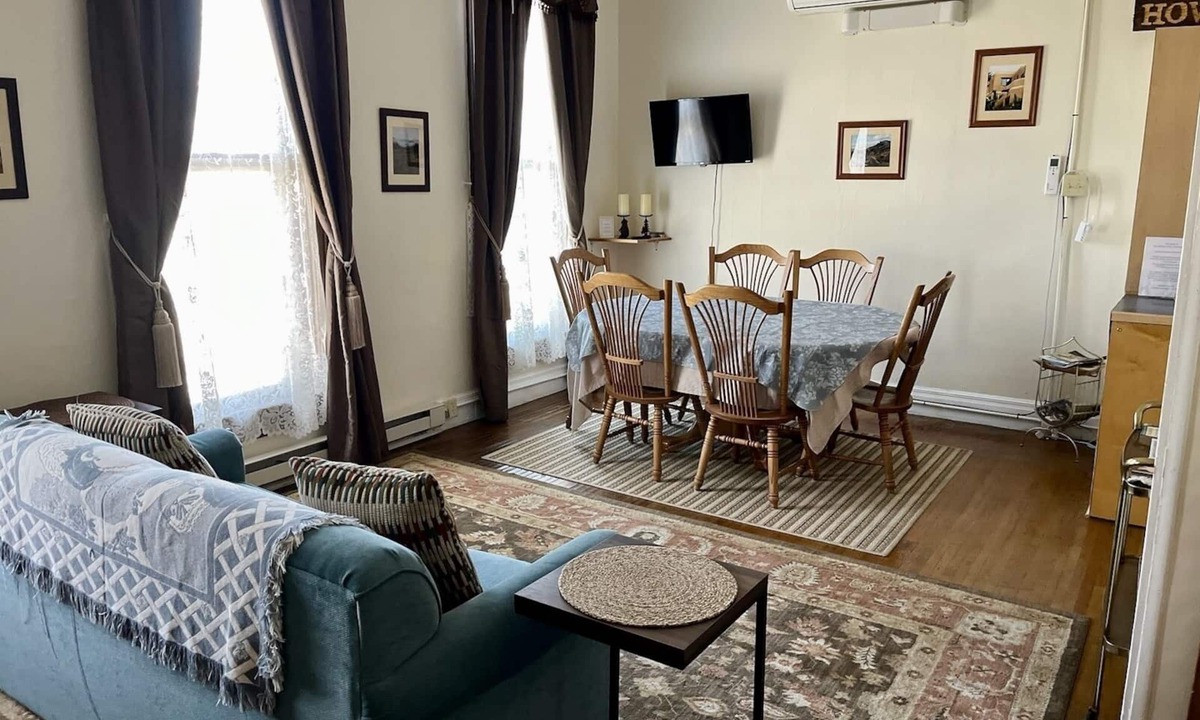 Buffalo Hotel | Historic Downtown Capitol Hotel Vacation Suites