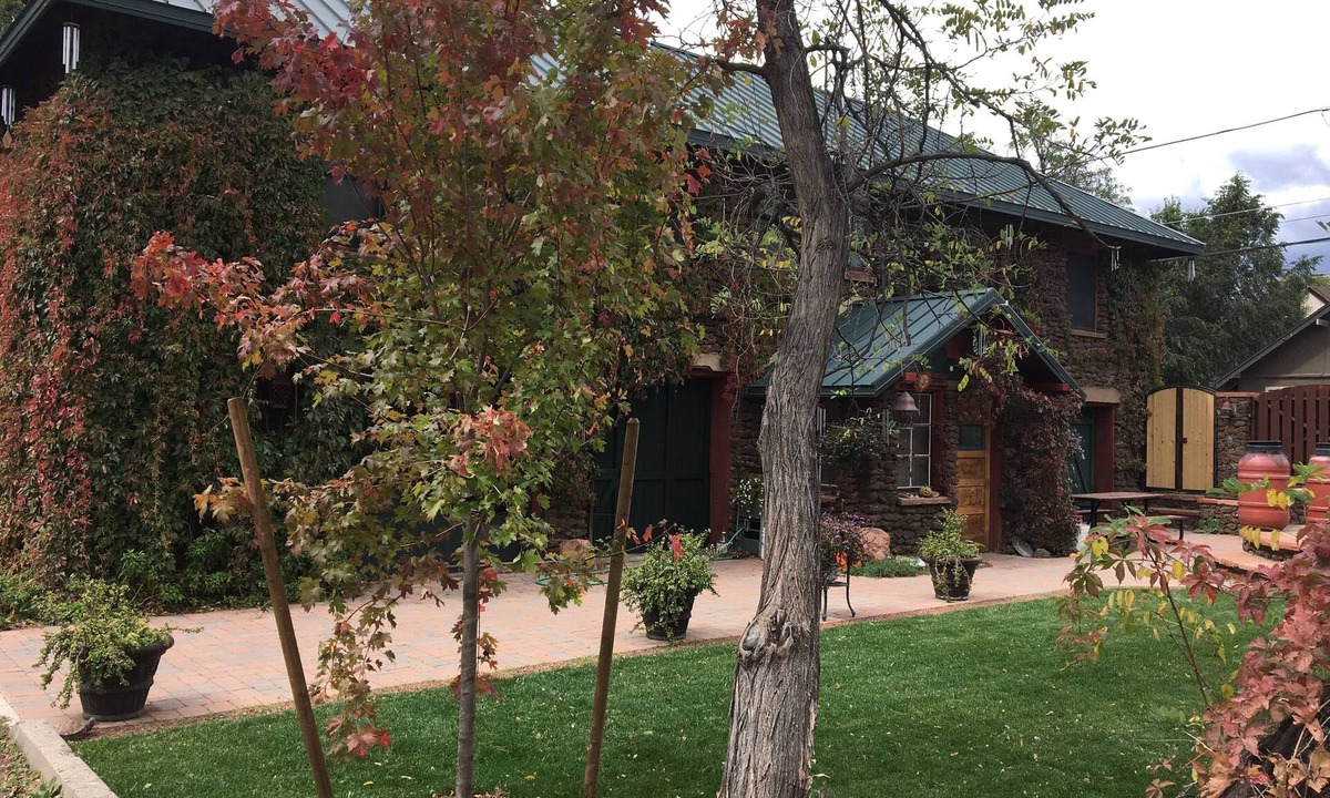 Flagstaff Apartment | Historic Downtown Carriage House