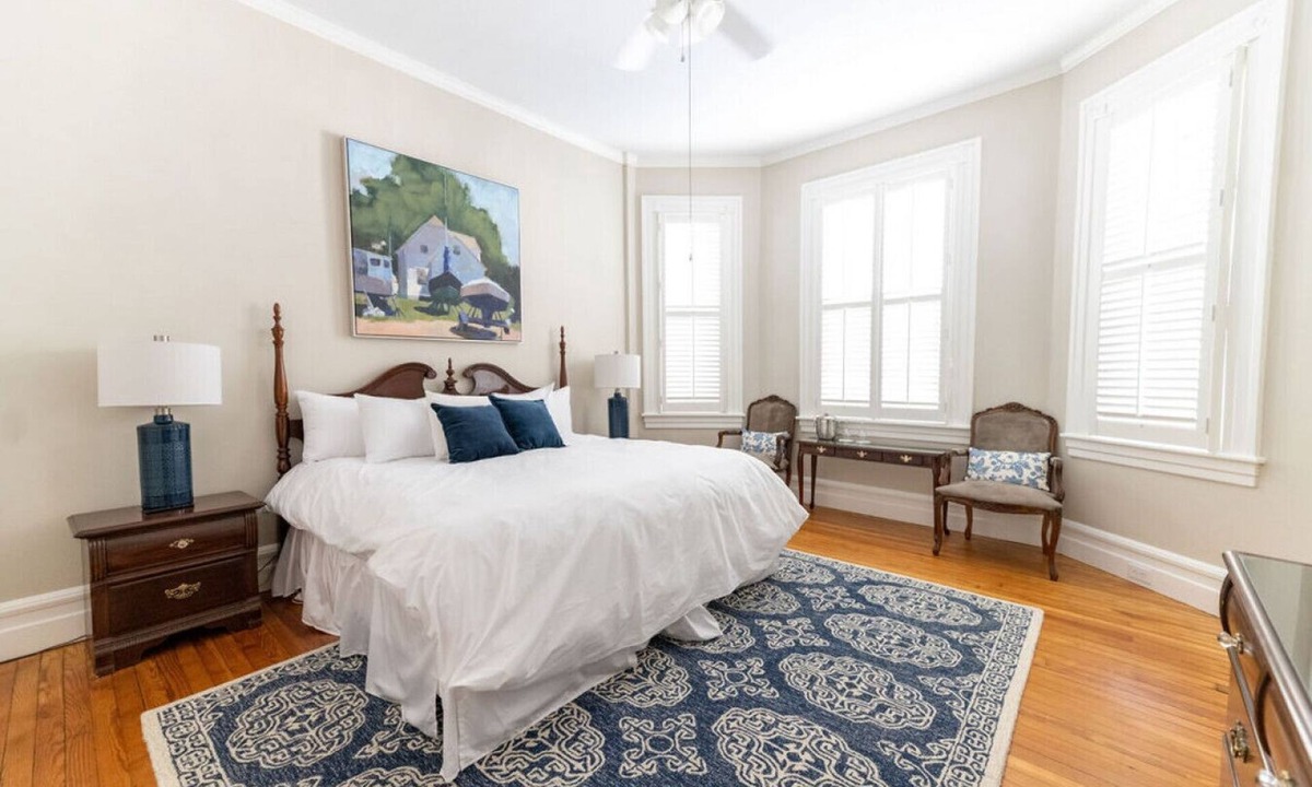 Edenton Bed & Breakfast | Historic Downtown Edenton Captain`s Quarters Inn King Suite 1st Floor