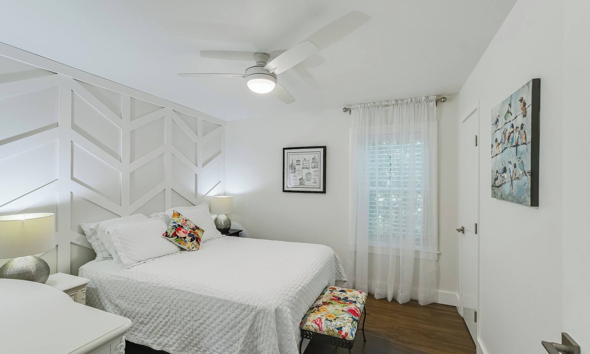 Georgetown Apartment | Historic downtown Georgetown. 998 steps to the square and 199 to the University.