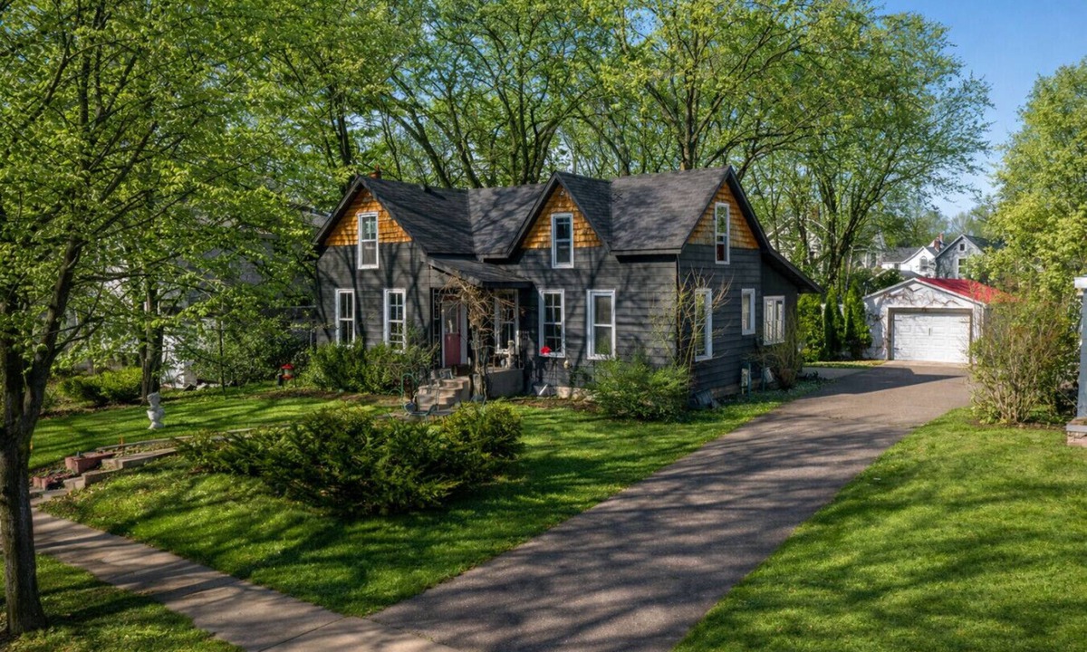 Eau Claire House | Historic & Eclectic Third Ward Eau Claire Home