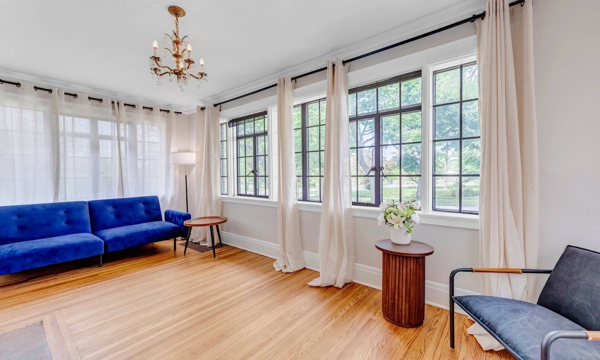 Niagara Falls House | Historic Falls Gem-Arcade projector office 1Kmbps