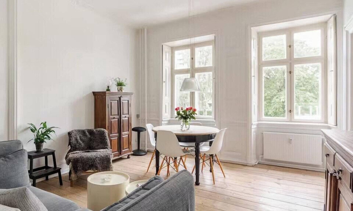 Christianshavn Apartment | Historic flat by the canal in Christianshavn