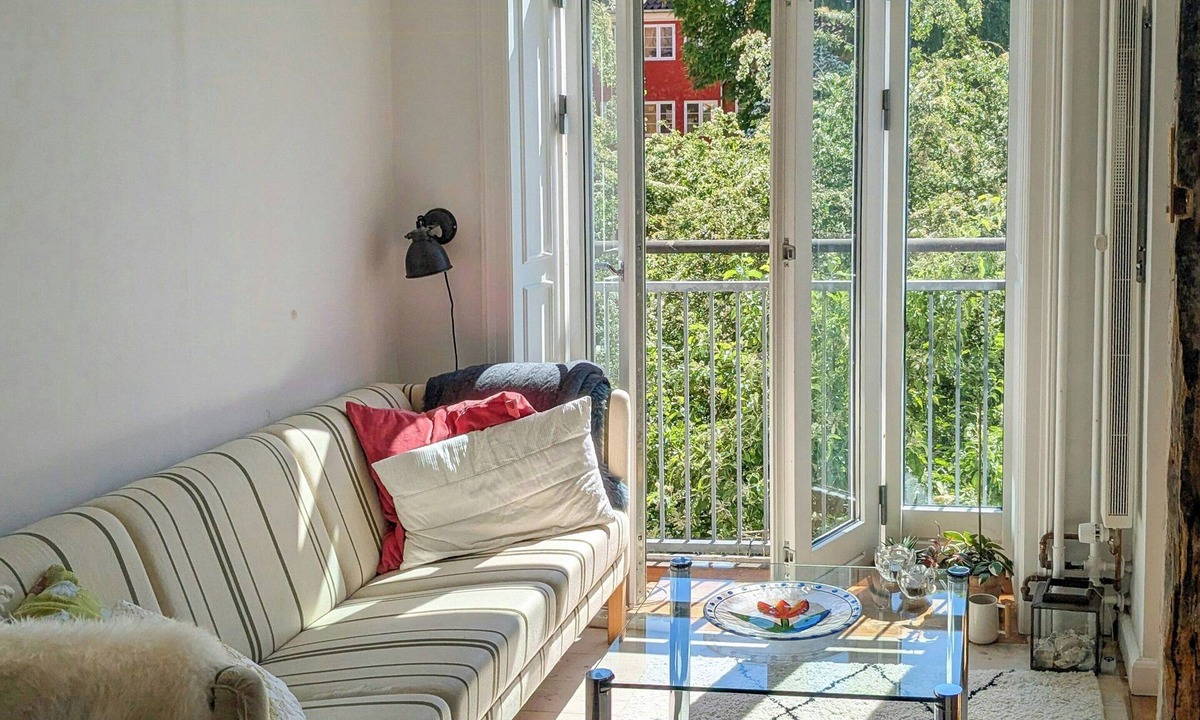 Christianshavn Apartment | Historic flat with garden and French balcony