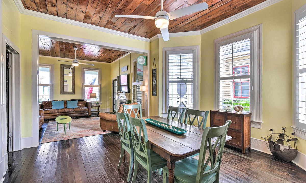 Galveston Cottage | Historic Galveston Hideaway, Walk to the Beach!