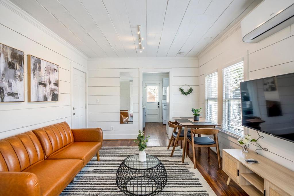 Greater Heights Apartment | Historic Heights Artist Bungalow #3
