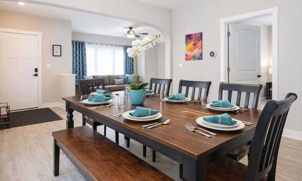 Joliet Apartment | Historic Hideaway*King Bed*Remodeled* fast Wi-Fi