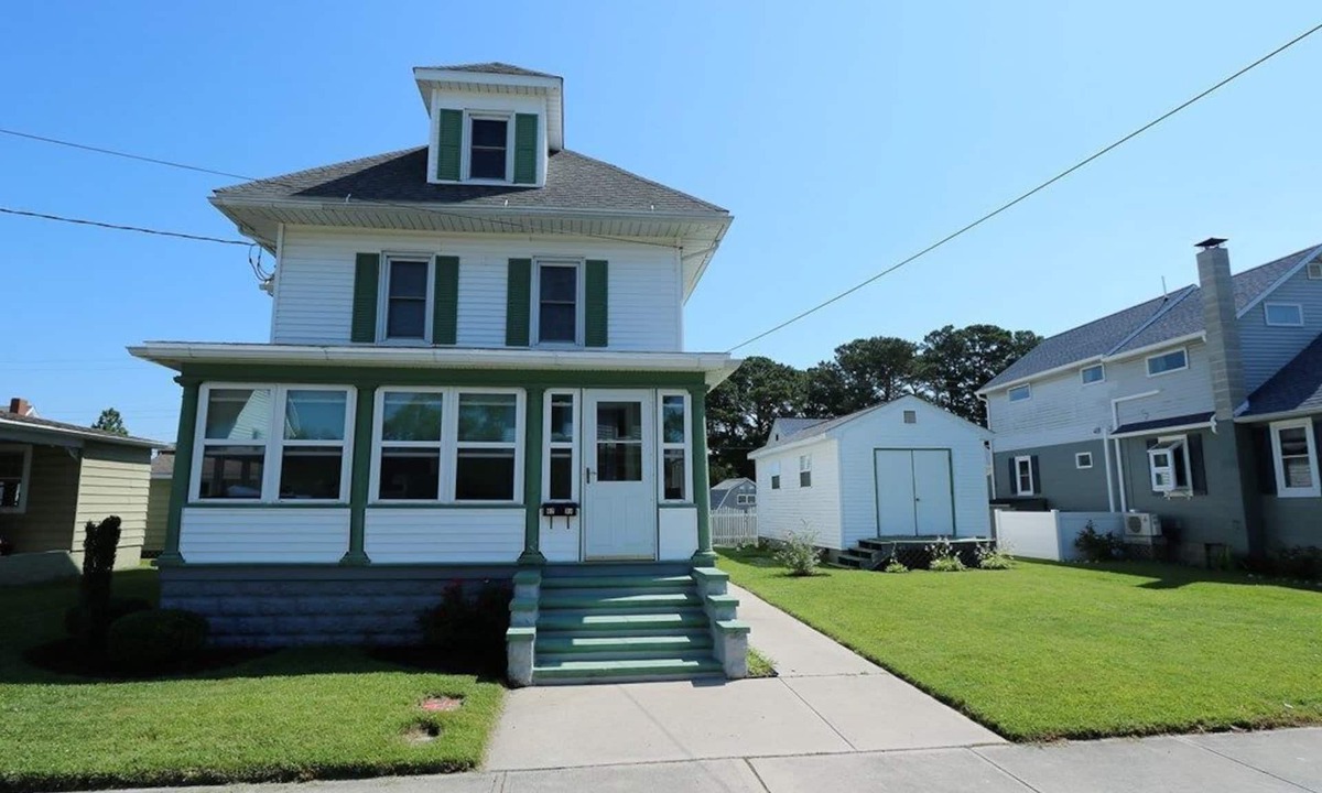 Chincoteague House | Historic Home Close to Main Street