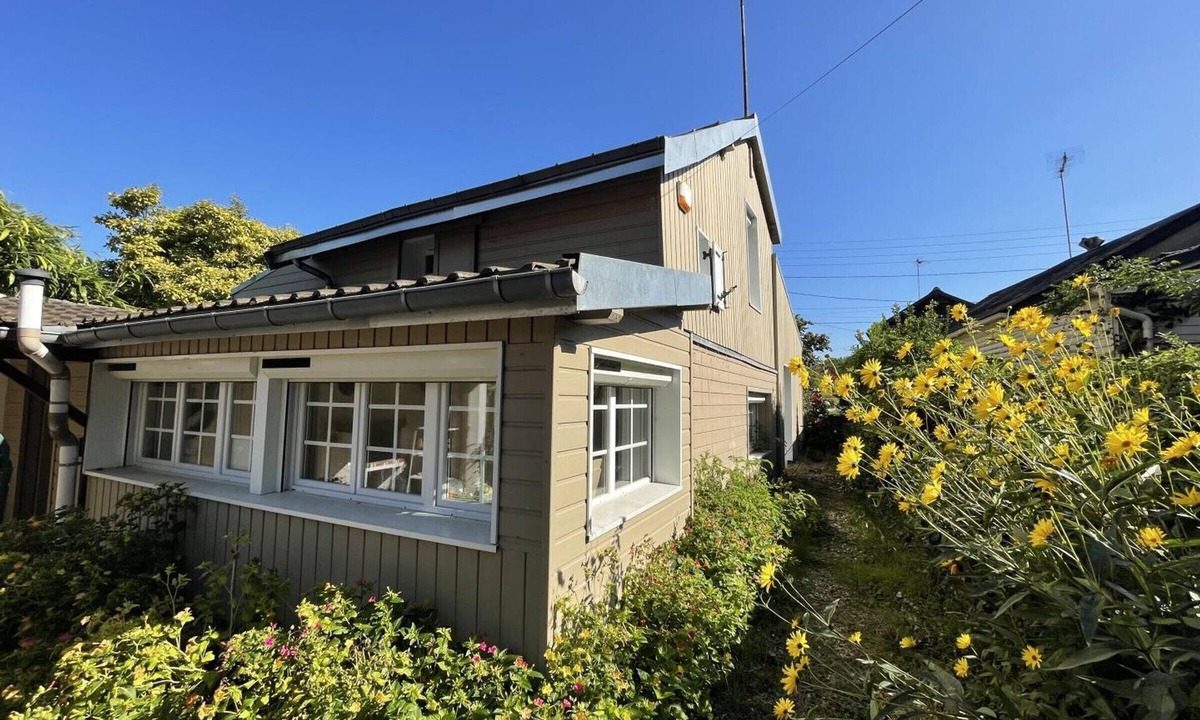 Tours Cottage | Historic Home in Tours with Garden and WIFI Included