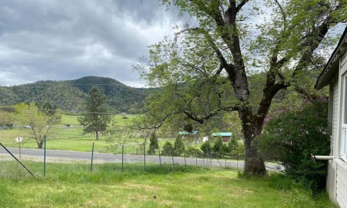 Central Point House | Historic home on acreage
