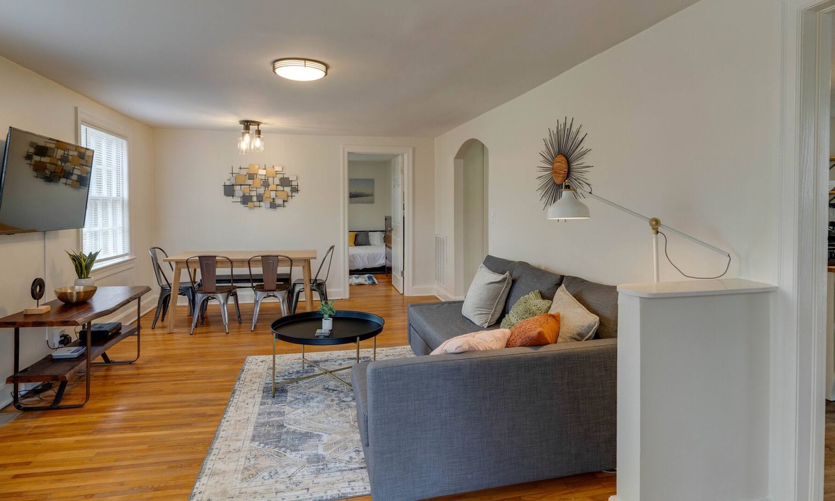 Eastwood House | Historic home perfect for couples and families!