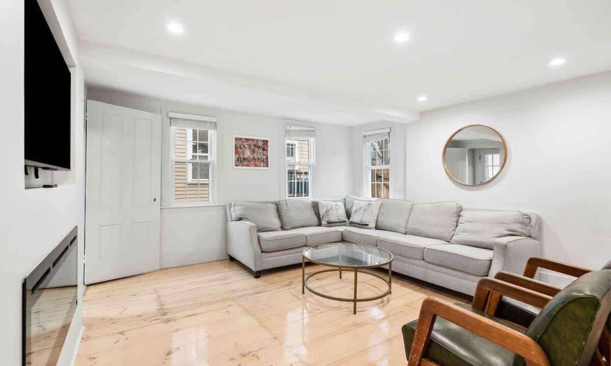 Newburyport House | Historic home w/charming courtyard