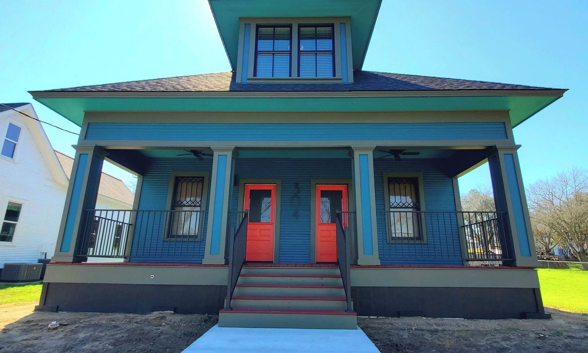 Shiner House | Historic Home with Whimsical Theme located 3 blocks from Shiner Brewery