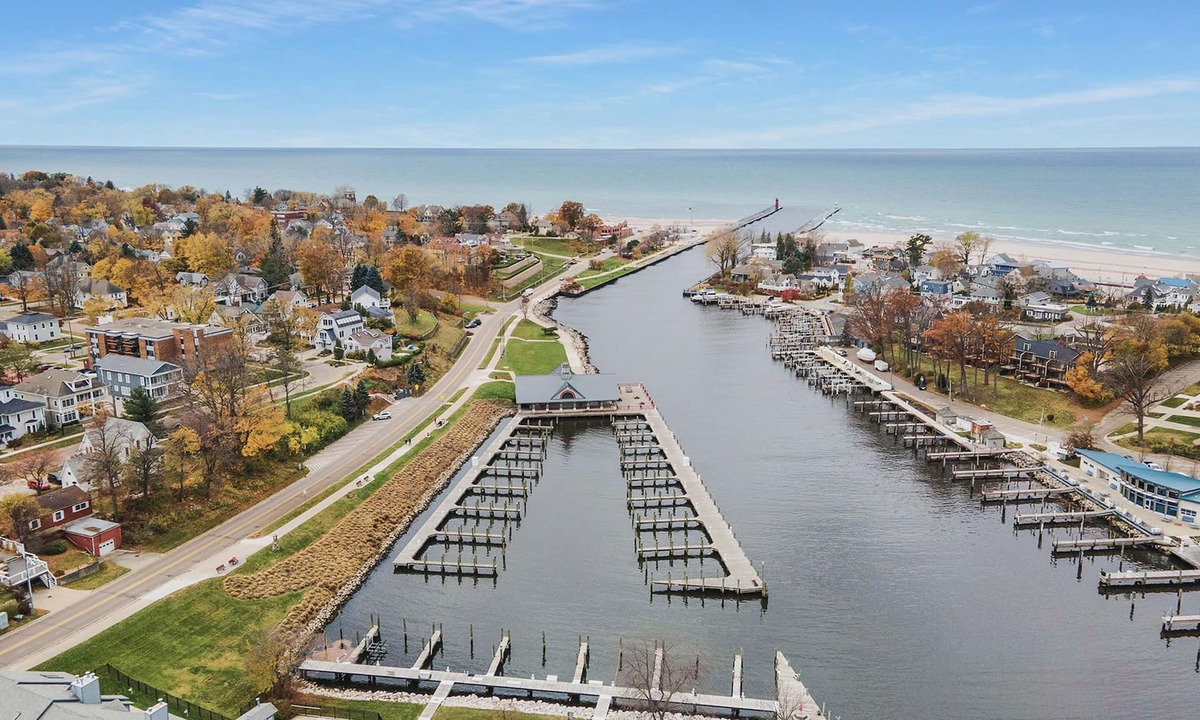 South Haven Hotel | Historic Hotel Nichols