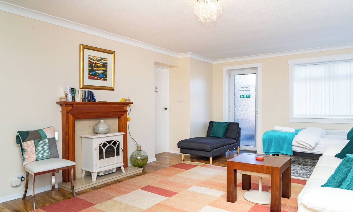 Bonnybridge Apartment | Historic Hotel-Style 2BR Home | Free Parking