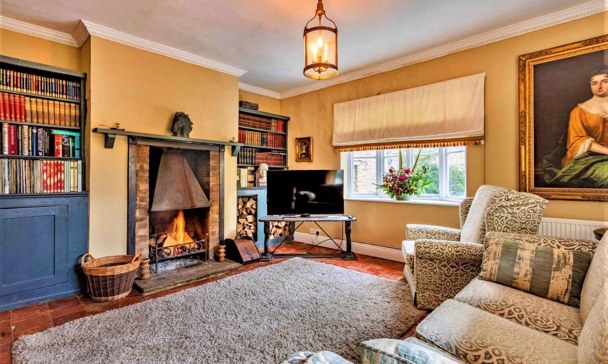 Twywell House | Historic House by River Nene & Beach Access