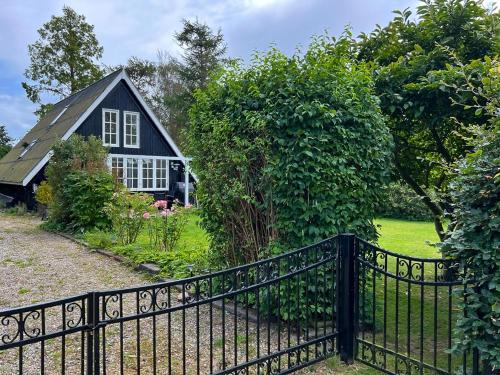Dronningmolle House | Historic House With Exposed Beams Near Hornbæk