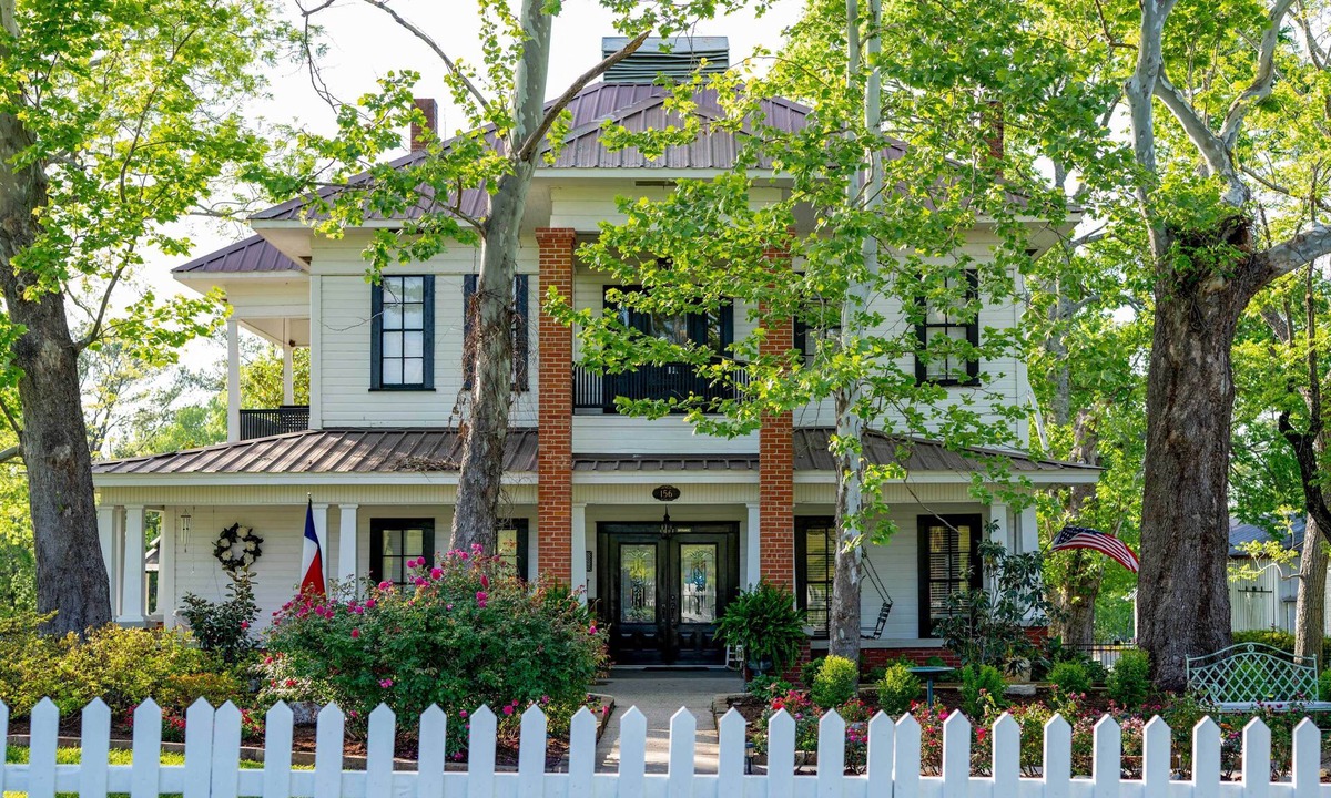 Huntington Cottage | Historic Huntington Home w/Pond & Flower Gardens!