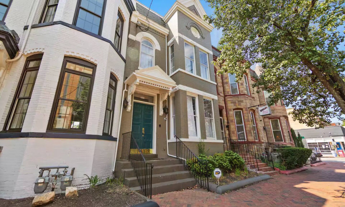 City Center House | Historic Jackson Ward Row House - E Clay St
