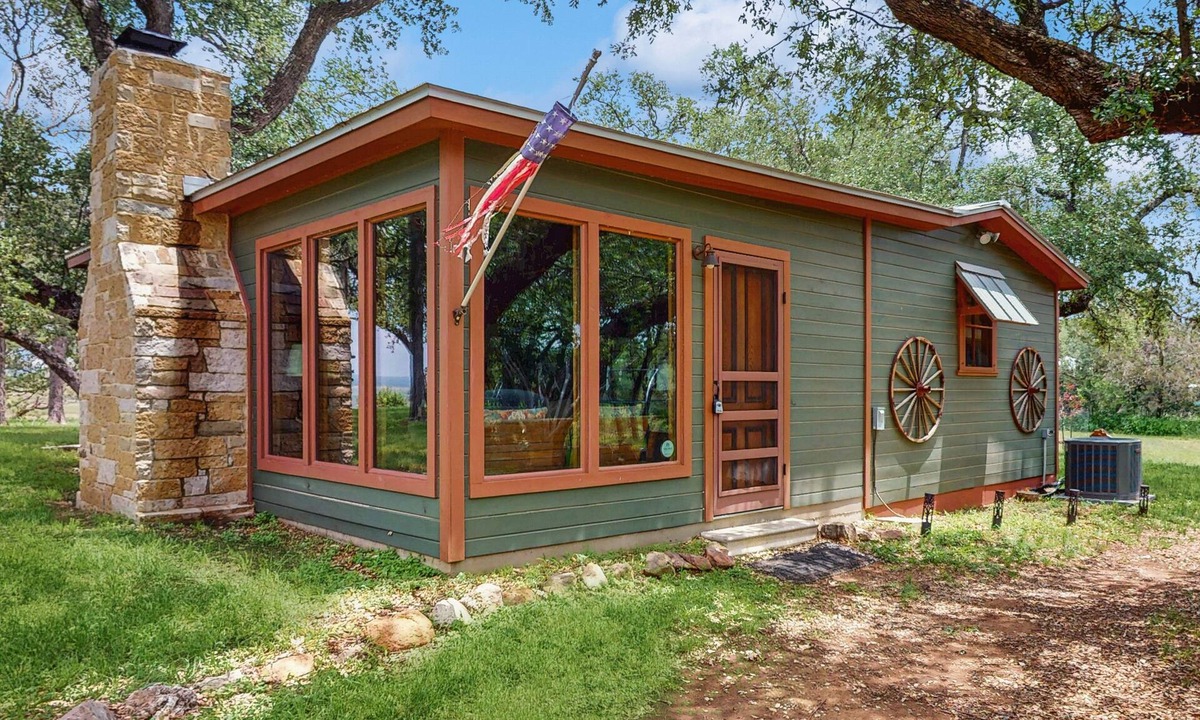 Burnet Cabin | Historic lakefront & wildlife haven with firepit & gas grill - minutes to water