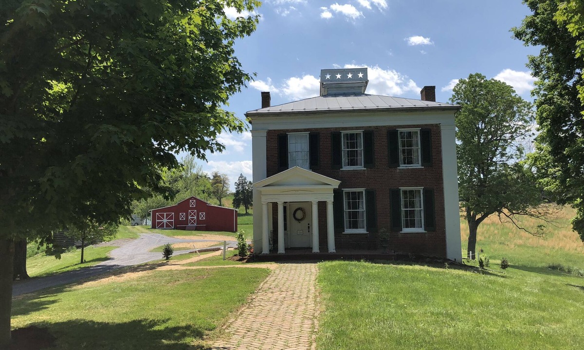 Fairfield House | Historic Lexington Getaway - Blue Ridge Views- Ideal for Families & Pets