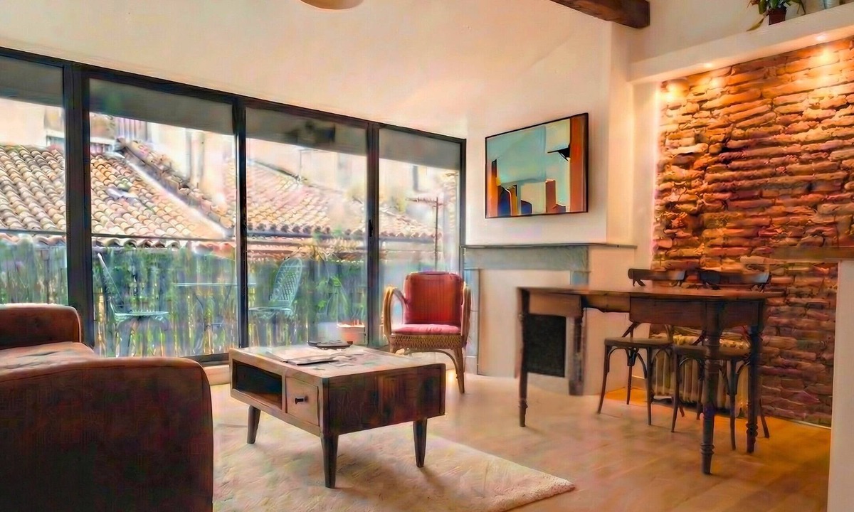 Saint-Etienne Apartment | Historic loft, central, bright, two balconies