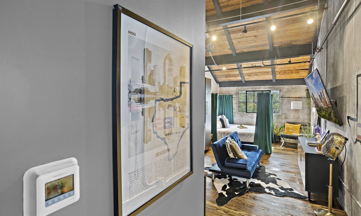 Greater East End Apartment | Historic loft in Downtown Houston