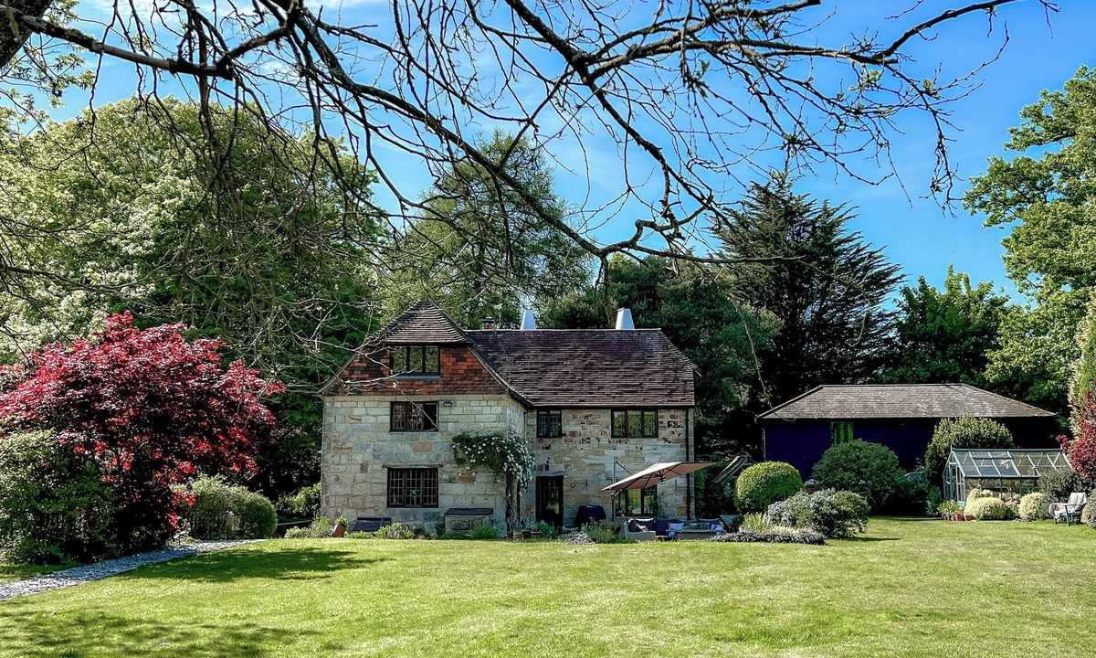 Maresfield House | Historic Luxury 18th C Listed Barn Apartment