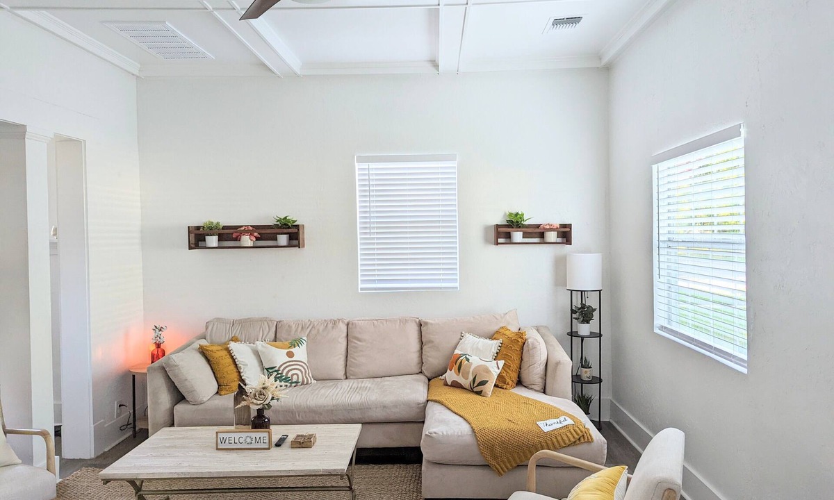 Durant House | Historic Magnolia BE-Hive: King Bed, Private Oasis, 3mi to Casino & SEU