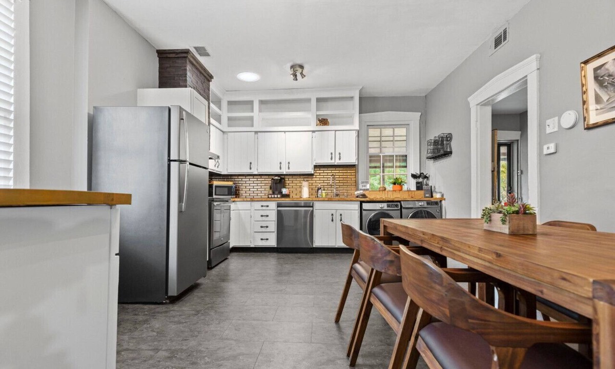 St. Charles Apartment | Historic Main St. Customs House Upstairs Apartment