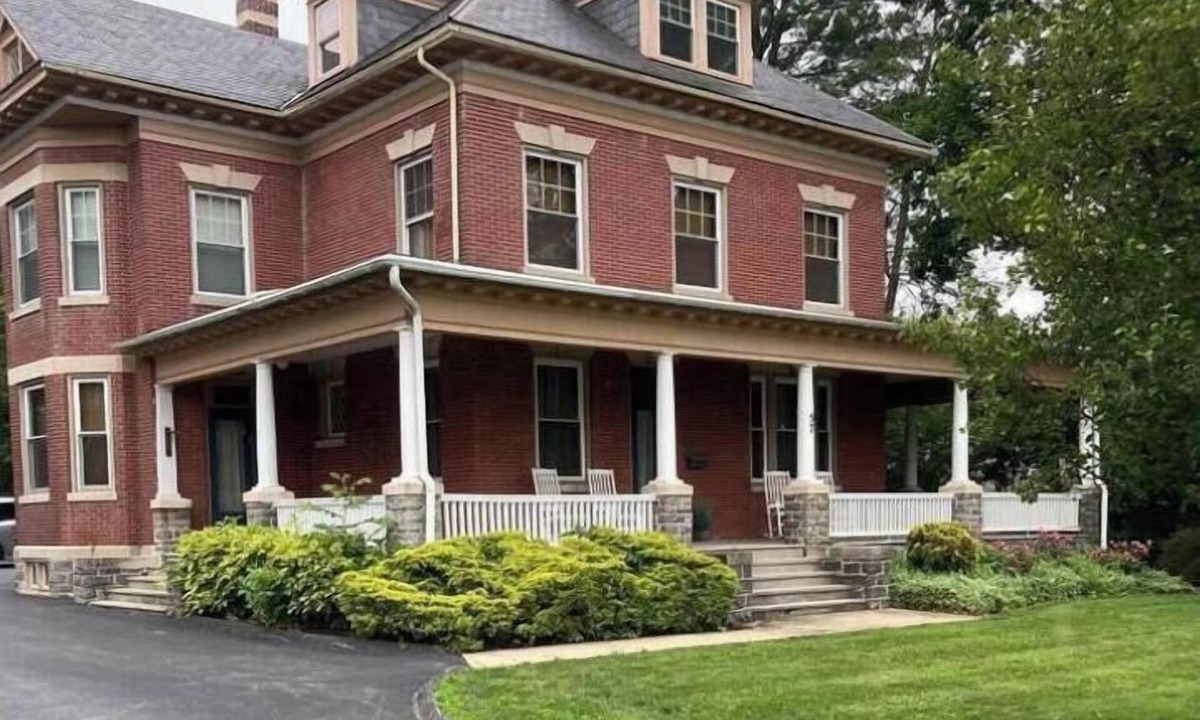 Leacock-Leola-Bareville House | Historic Main Street Getaway