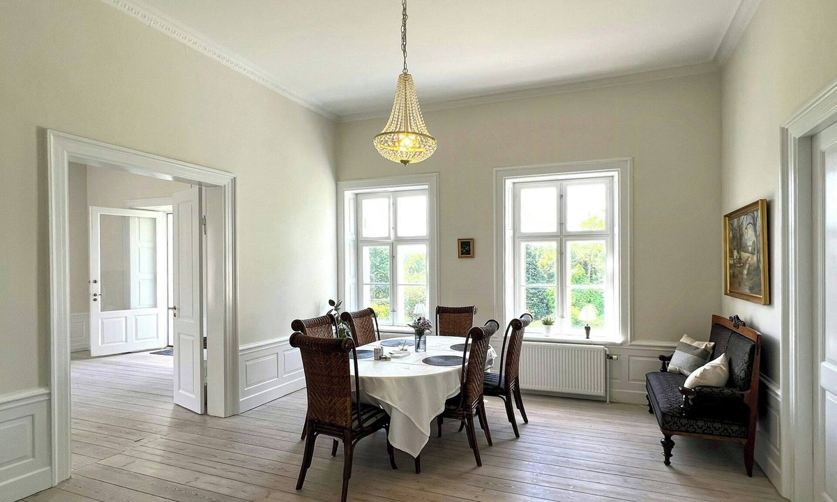Haslev House | Historic manor house near Gisselfeld Monastery