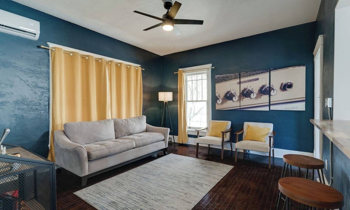 Hillsboro Village Apartment | Historic Music City Loft Sleeps 8 | Near Broadway