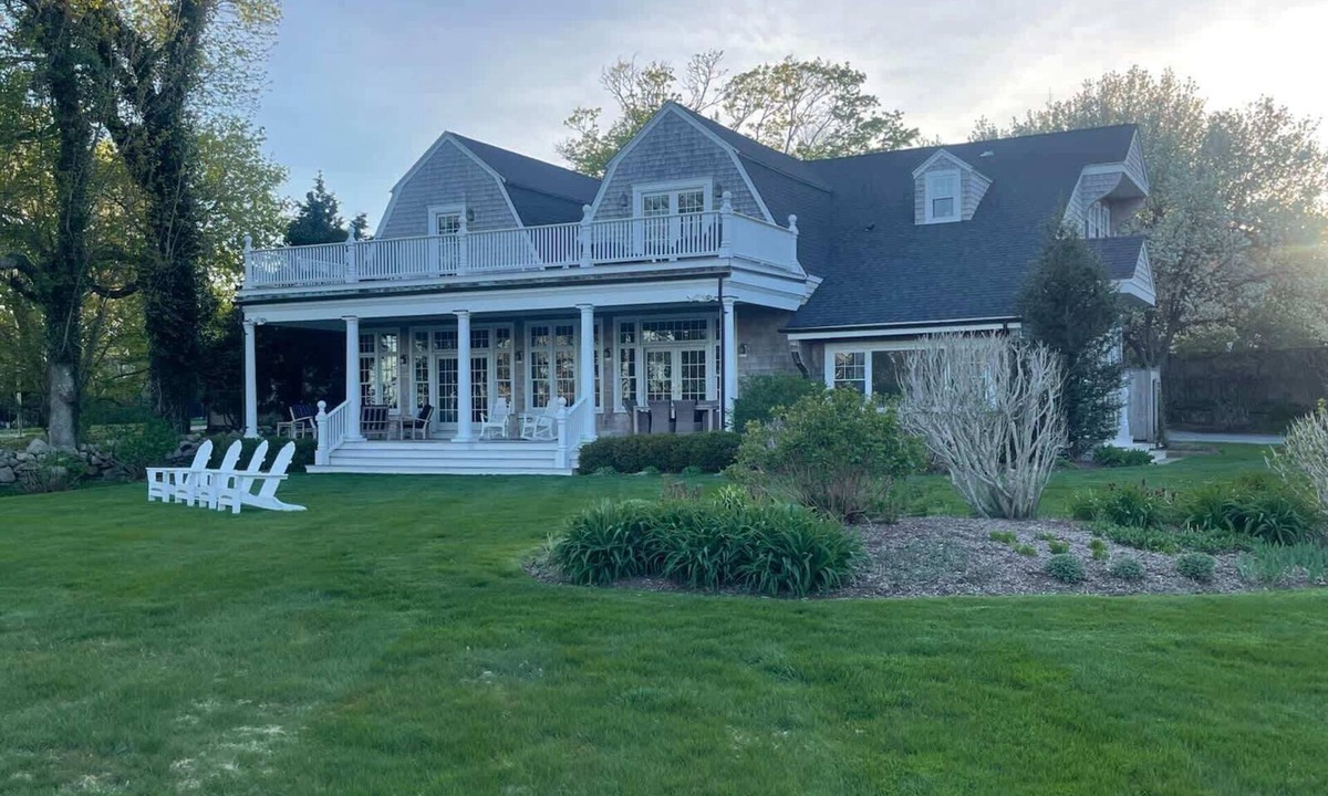 Narragansett House | Historic Narragansett Stay with Ocean Access