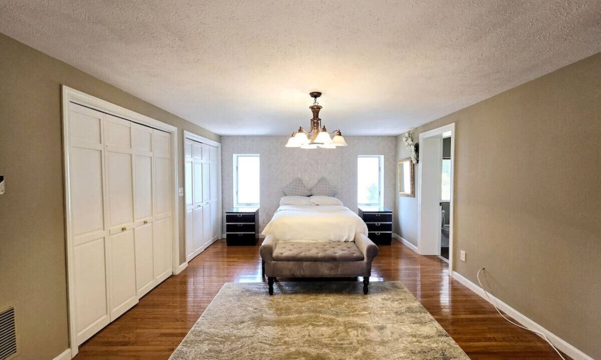 Suffield House | Historic Nature Haven