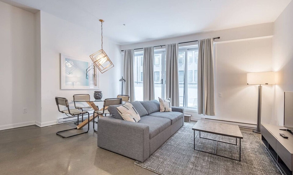International District Apartment | Historic Old Montreal Stay - Iconic Location